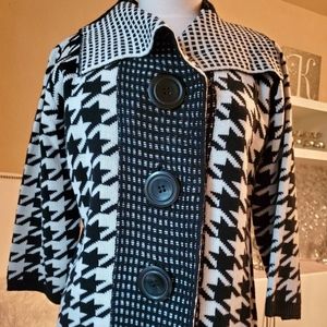 Black and white short sweater